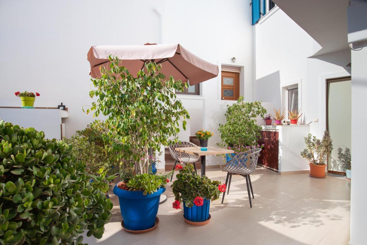 Angelica'S Deluxe Rooms In Adamas Exterior foto
