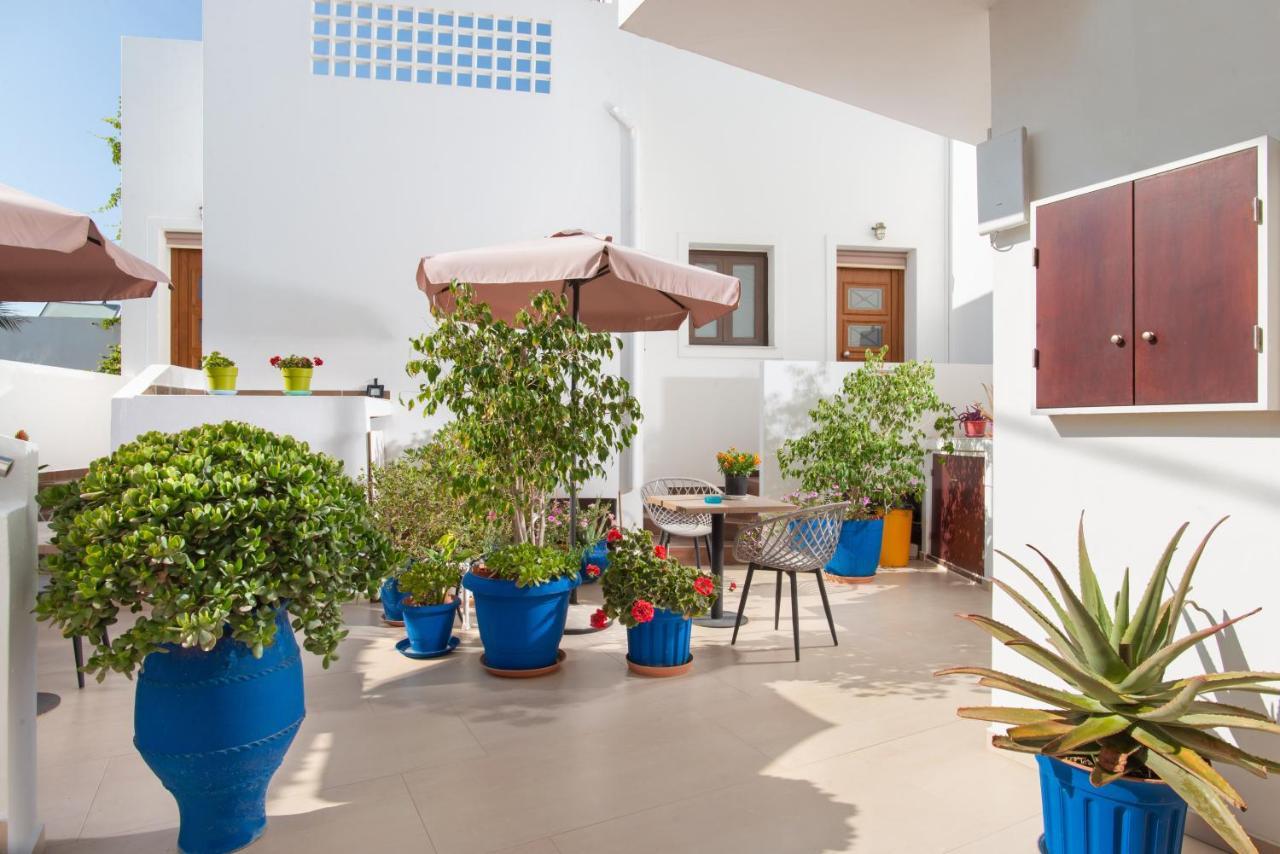 Angelica'S Deluxe Rooms In Adamas Exterior foto